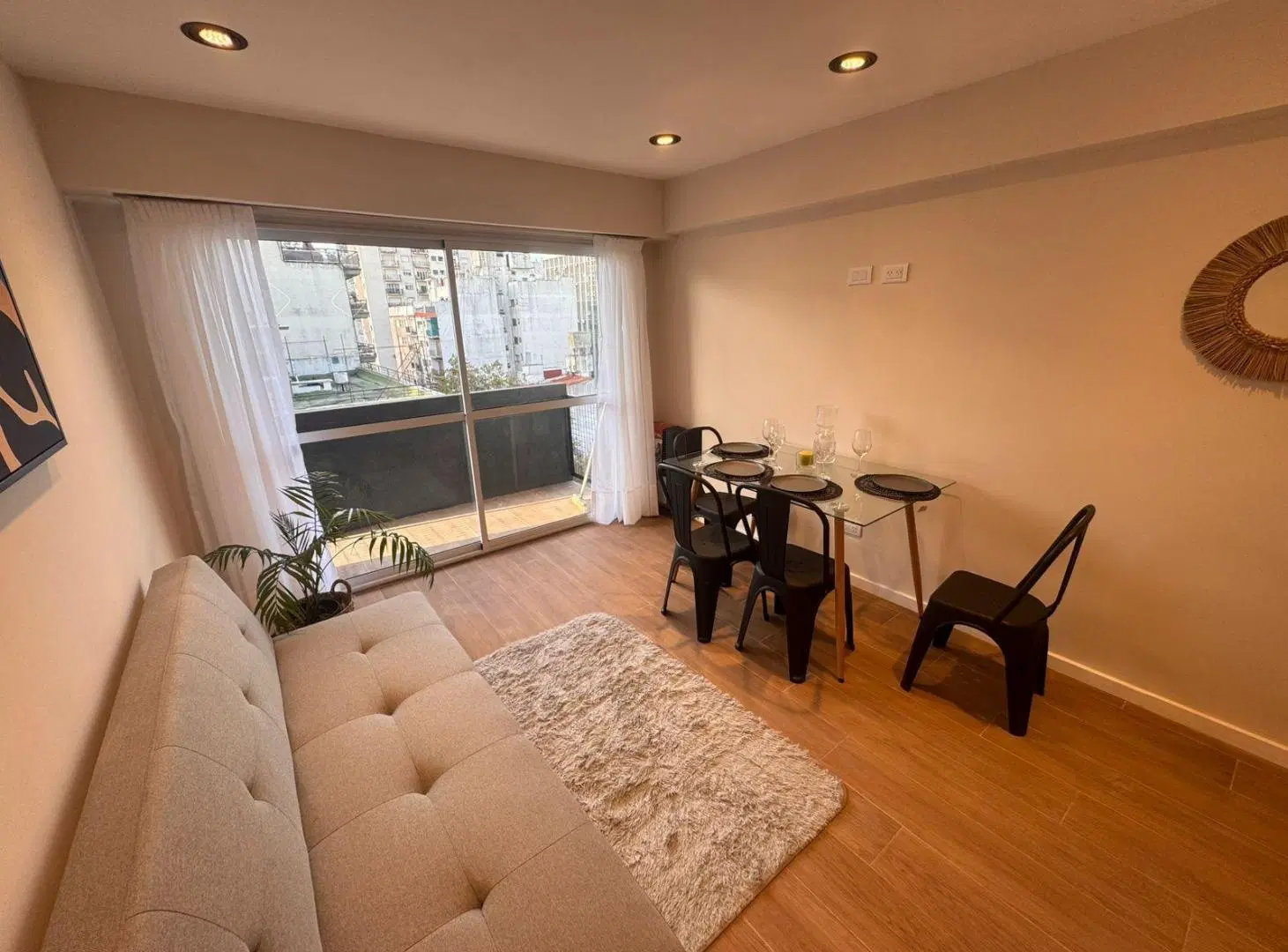 DEPARTAMENTO DE 2 AMBIENTES A LA CALLE CON BALCON 3