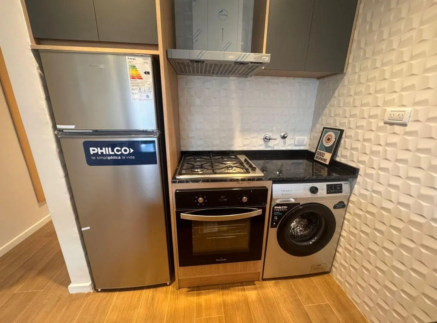 DEPARTAMENTO DE 2 AMBIENTES A LA CALLE CON BALCON 4