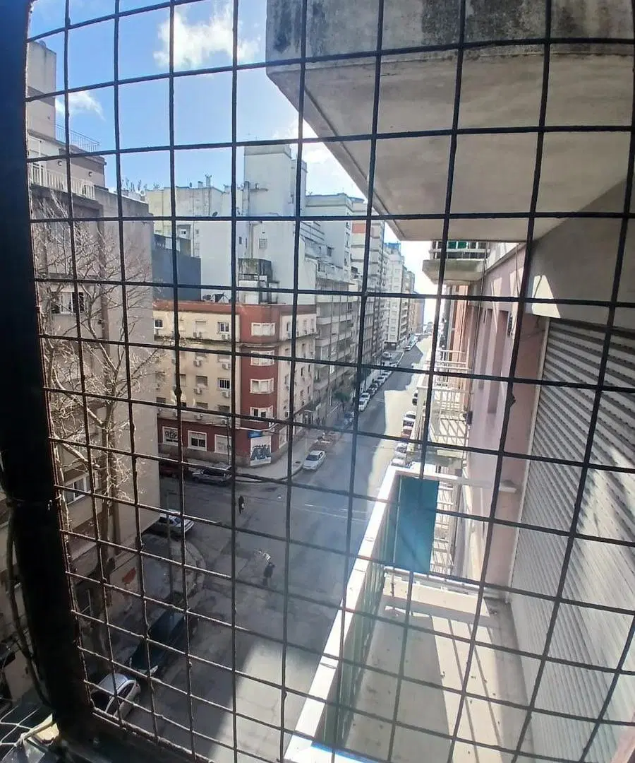 2 AMB A LA CALLE CON BALCON A LA CALLE DEPEN SERVICIO 2