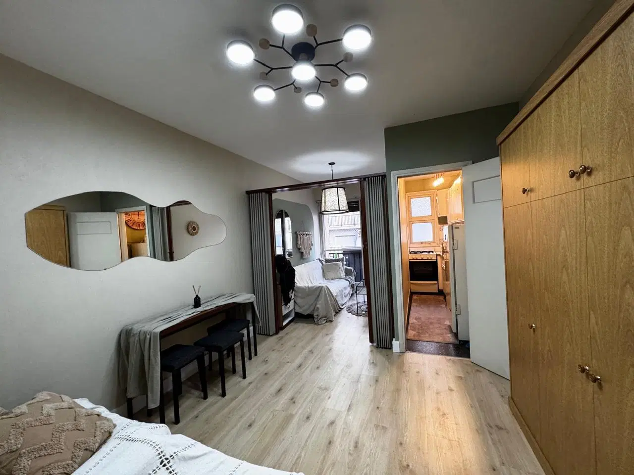 AMBIENTE A LA CALLE CON BALCON -ALQUILER 24 MESES 4