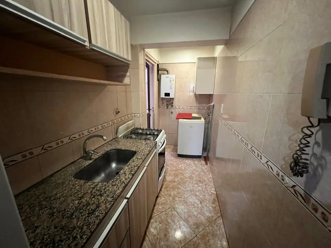 1 AMBIENTE CONTRAFRENTE  CON PATIO 2