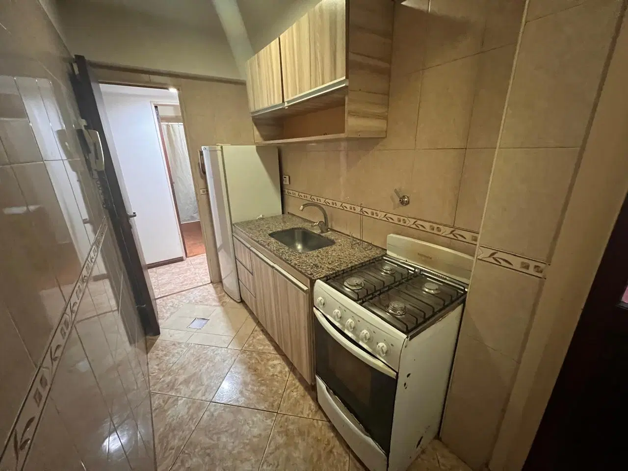1 AMBIENTE CONTRAFRENTE  CON PATIO 1