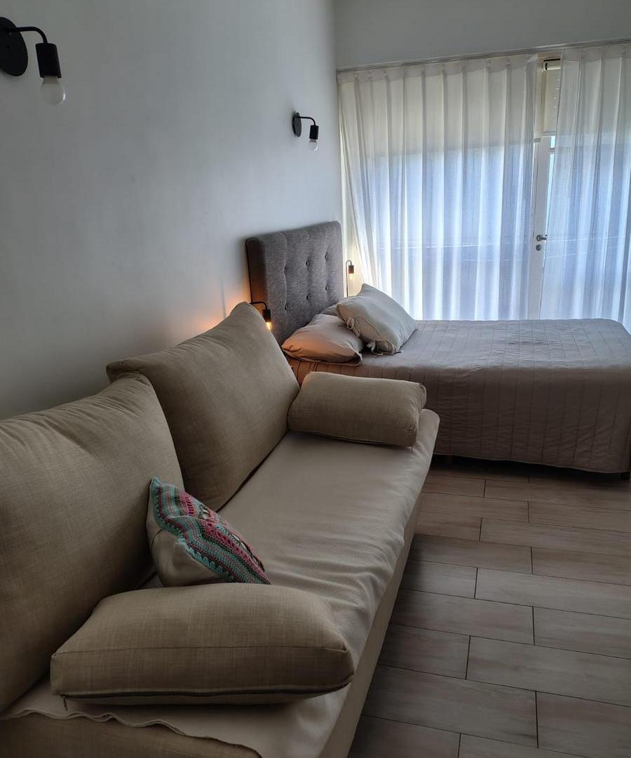 Foto de 1 AMB A LA CALLE CON BALCON, imagen 2
