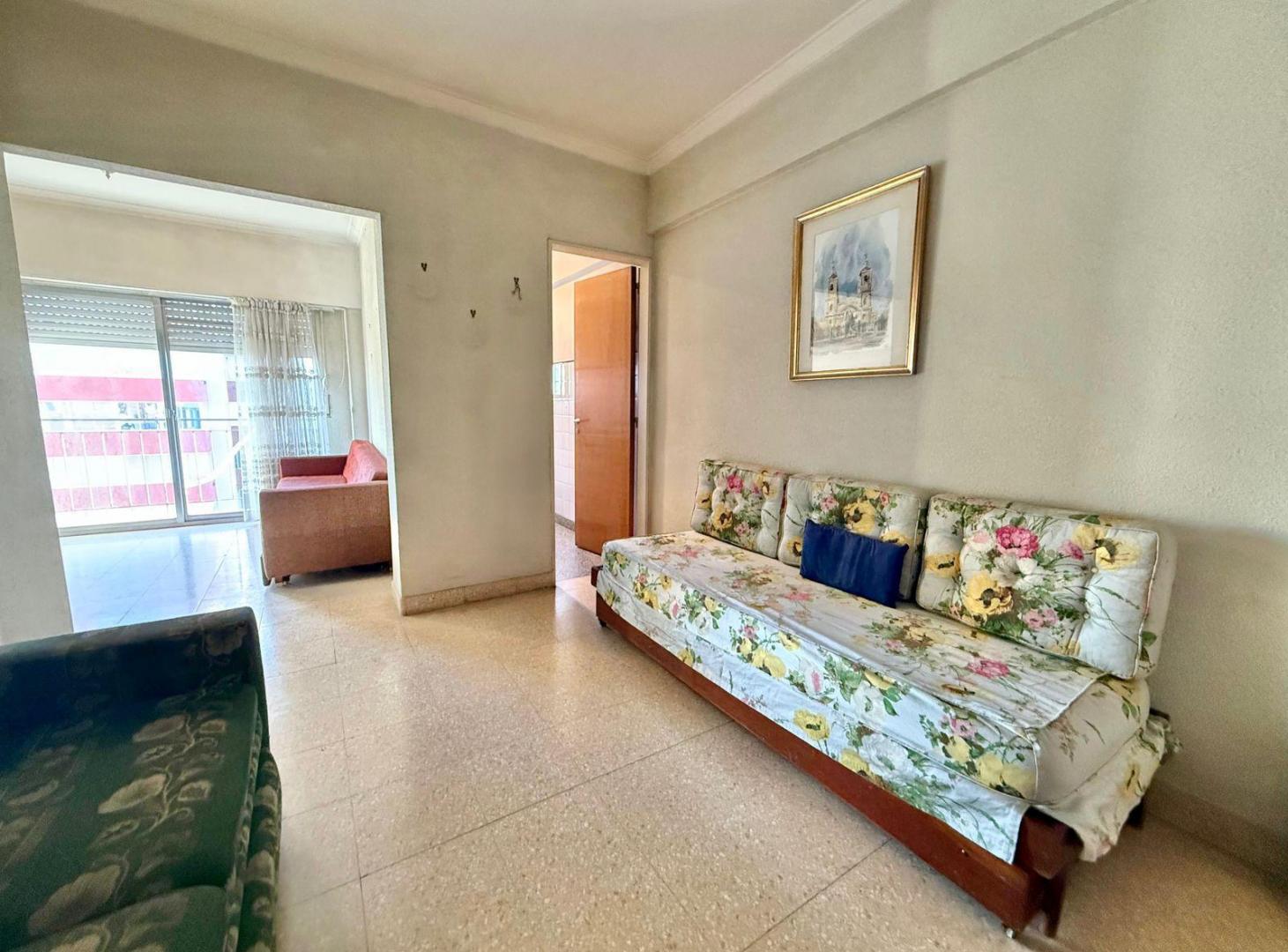 Foto de DEPARTAMENTO DE UN AMBIENTE A LA CALLE CON BALCON, imagen 1
