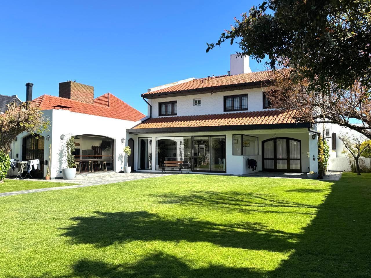 Foto de Chalet de Categoria en Pinos de Anchorena 4 Dorm 2 en Suite Quincho y, imagen 3
