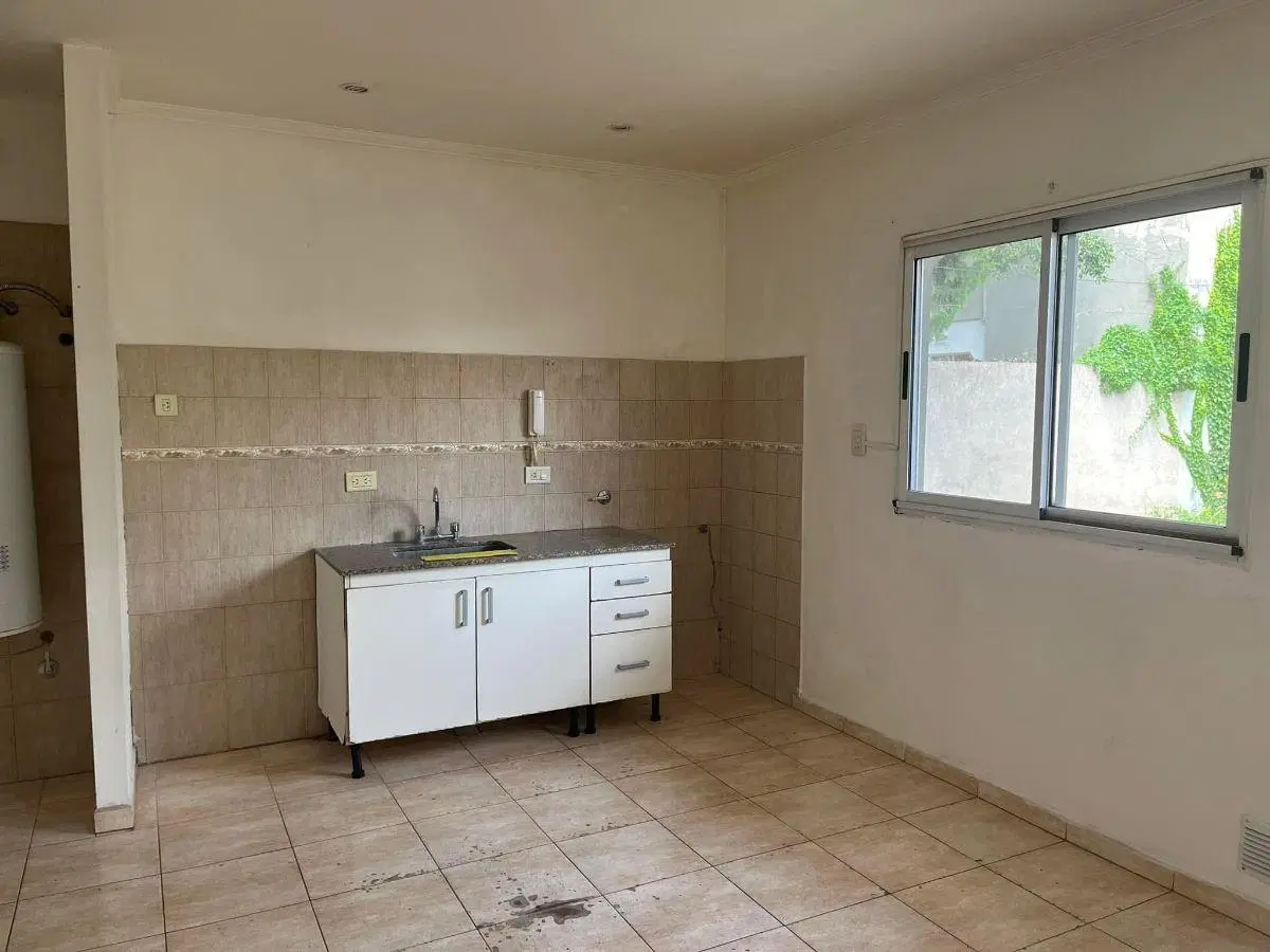 EXCELENTE DUPLEX EN ALQUILER EN BERAZATEGUI 2