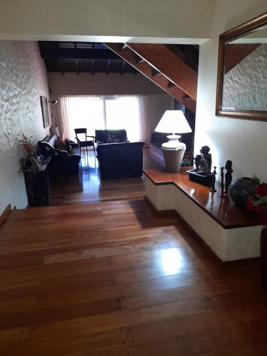 Foto de CASA CHALET DE 5 AMBIENTES CON PISCINA – OLIVOS, imagen 2
