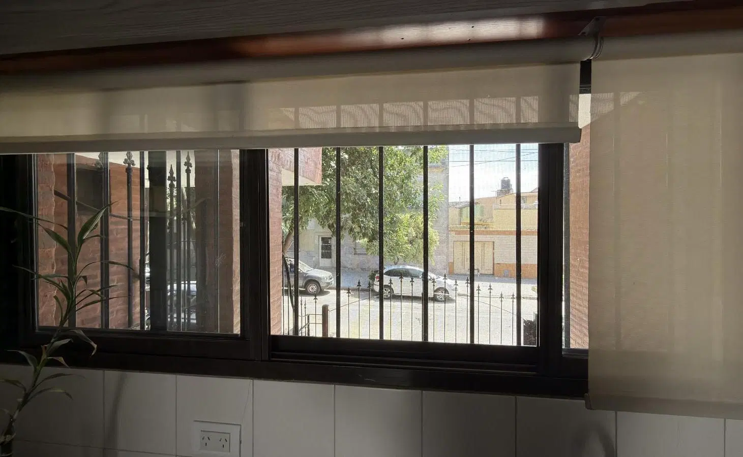 Venta casa de 6 ambientes con patio y cochera en Flores 1