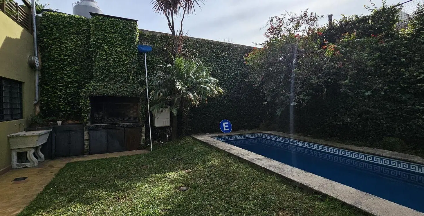 Casa de 6 ambientes con jardín y piscina en Vicente López 2