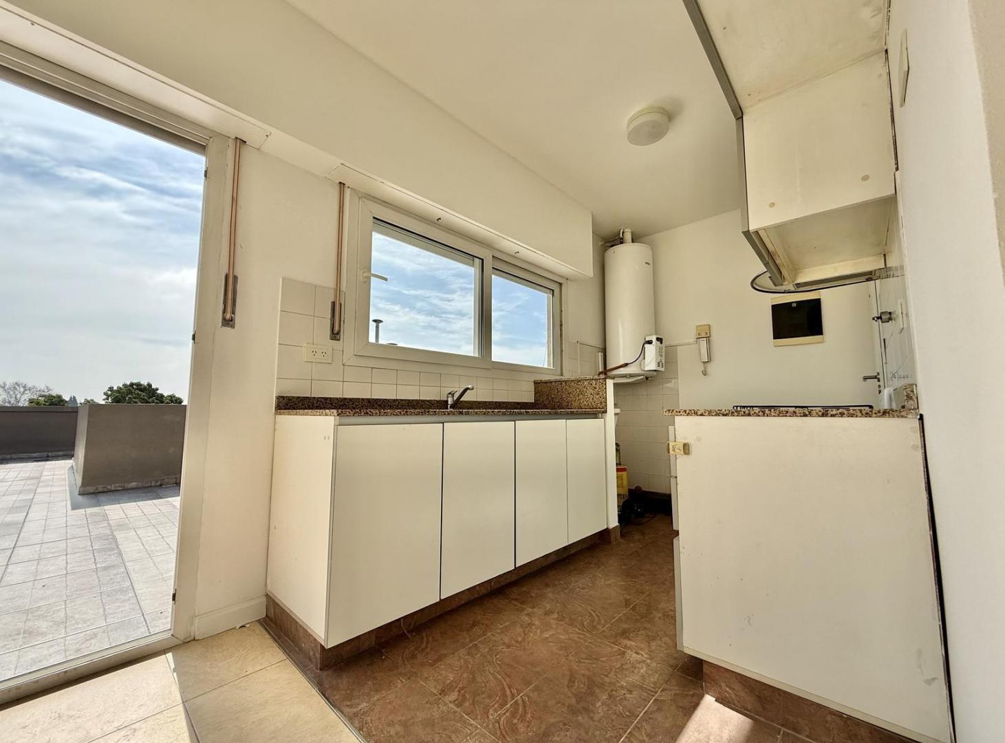 Foto de DEPARTAMENTO VENTA FLORIDA 3 AMBIENTES TERRAZA COCHERA, imagen 5