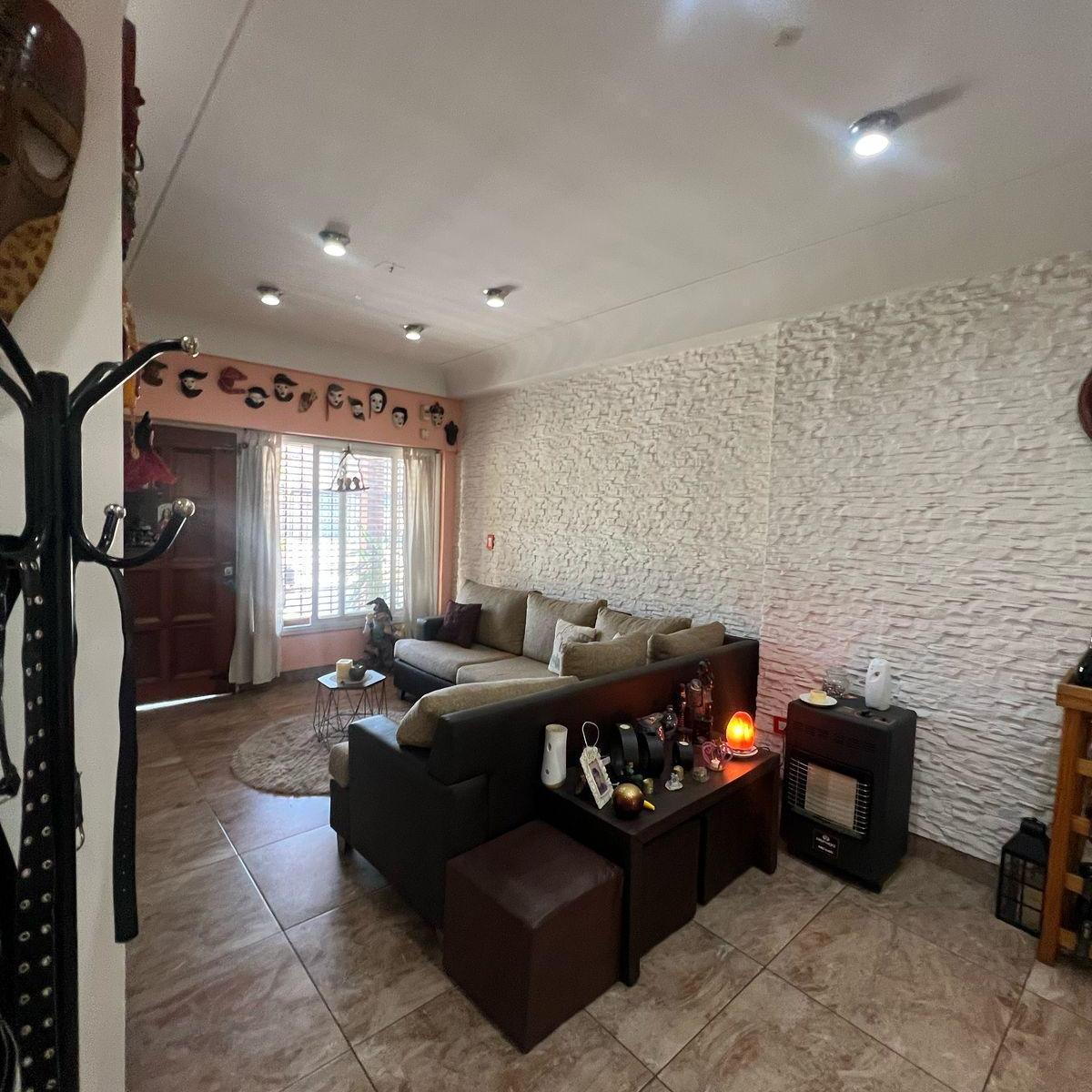 CASA DE 4 AMBIENTES SOBRE LOTE PROPIO