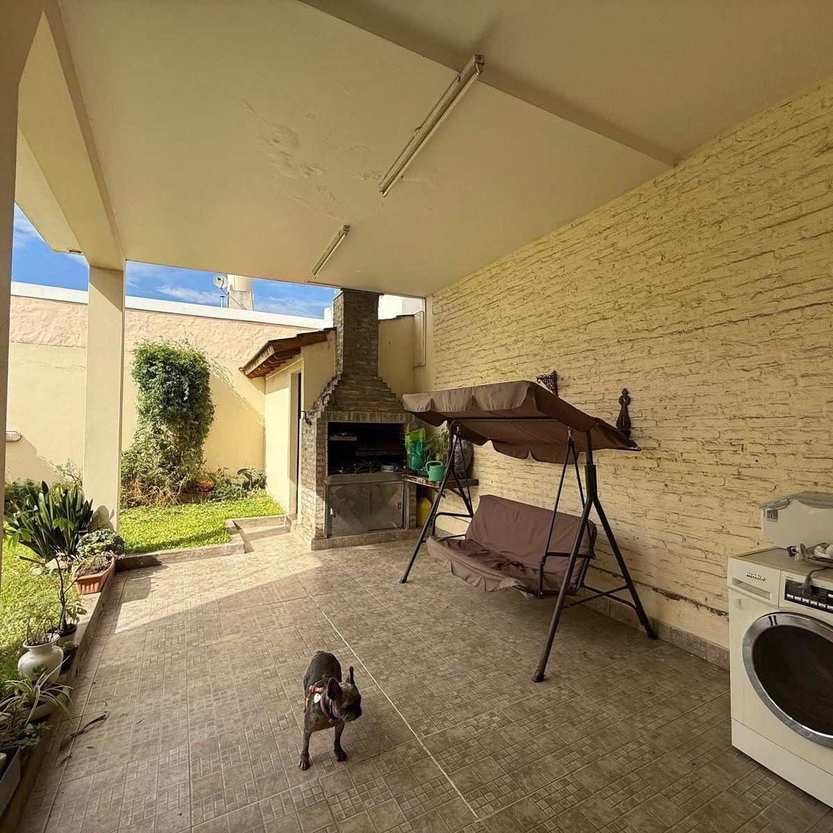 CHALET DE 5 AMBIENTES