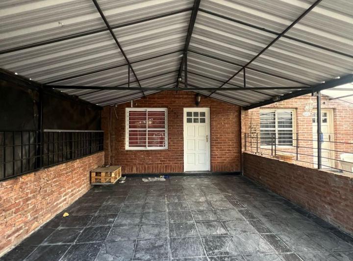 DUPLEX DE 3 AMBIENTES CON PATIO