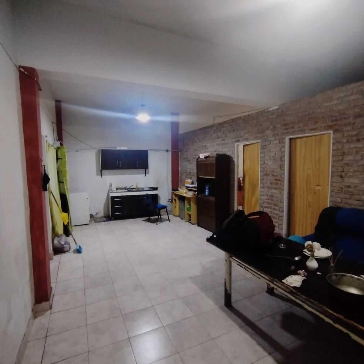 Casa Venta con Galpon y Local. Multifamiliar. Lugano 4