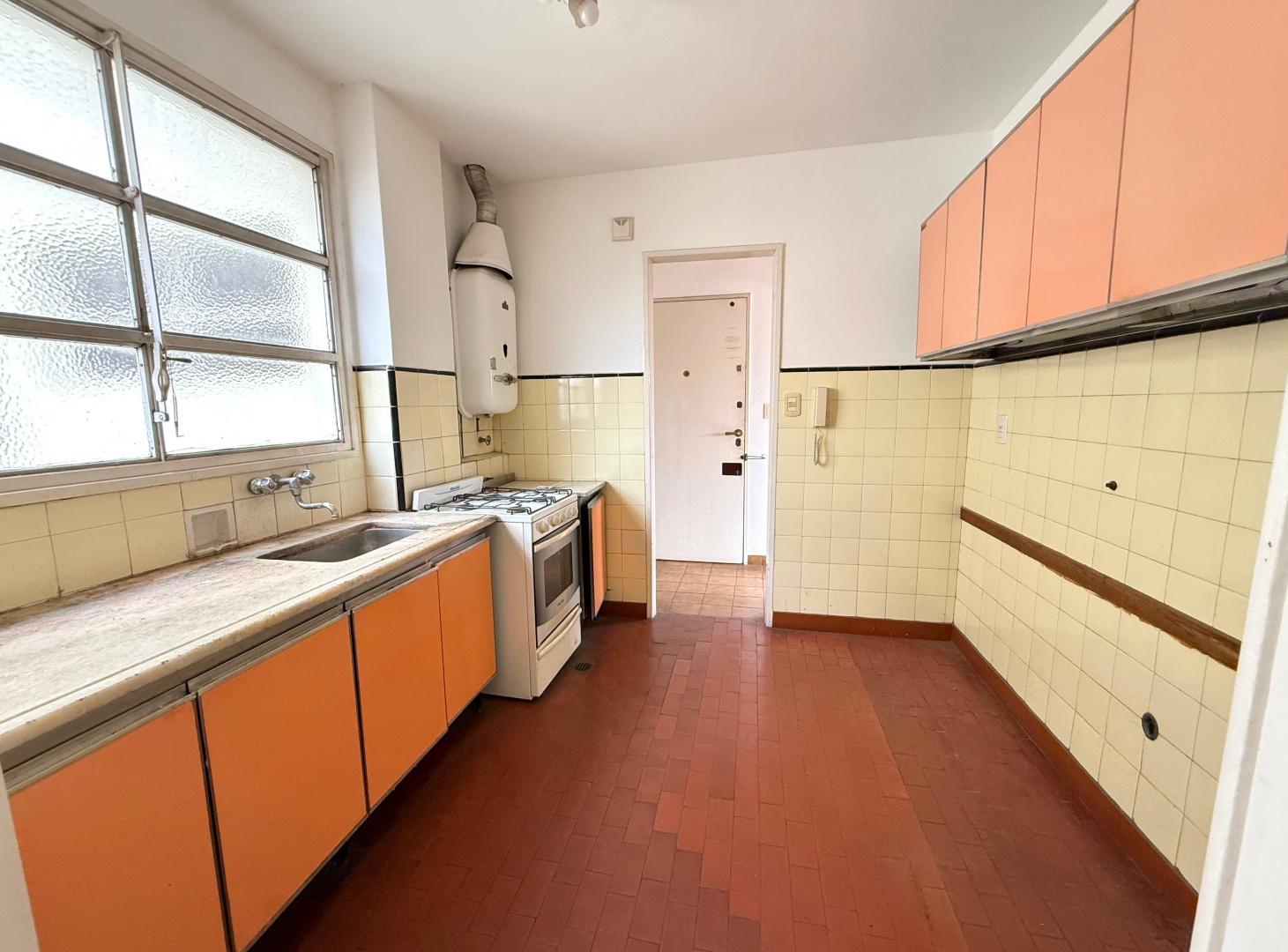 Foto de PISO 4amb de 110m2 con hermosa vista en zona tranquila de Caballito. Cochera opcional a 2 cuadras., imagen 1