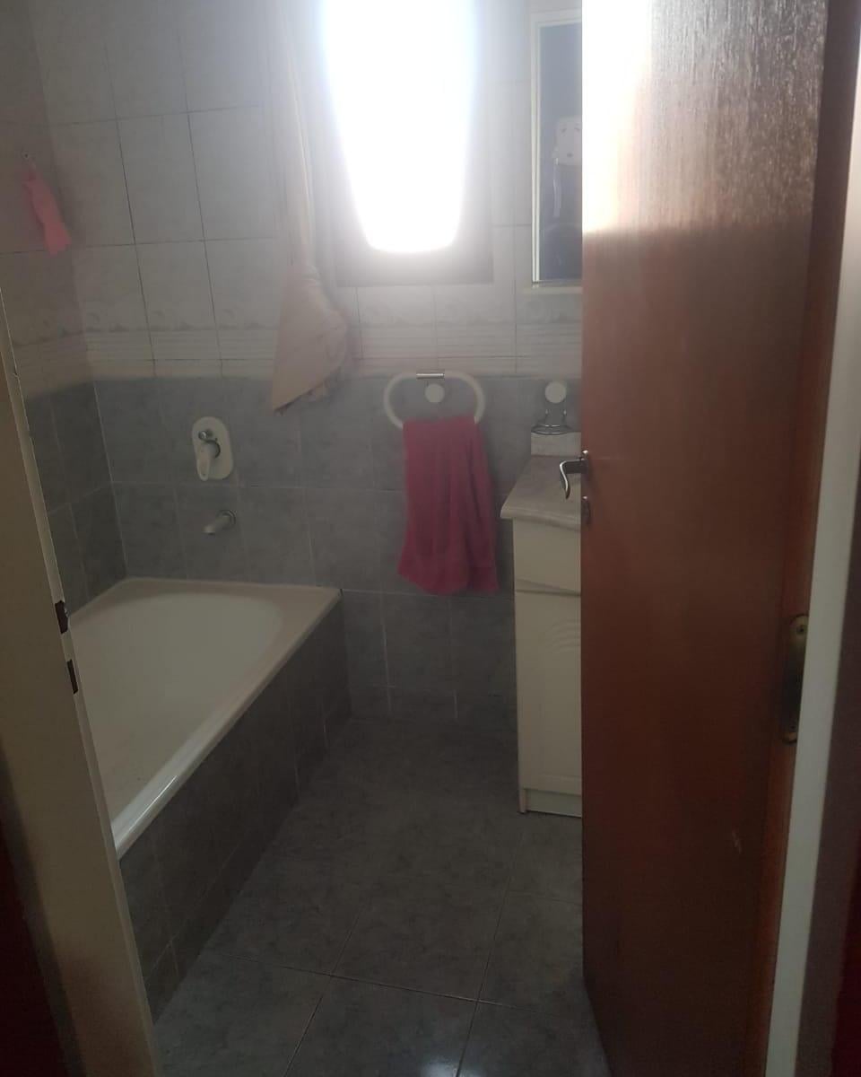 Departamento Tipo Casa al frente 4 amb c/ 2 cocheras SIN EXPENSAS A refaccionar
