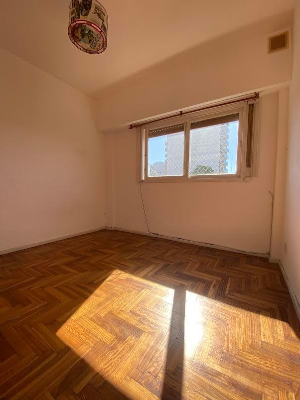 Amplio Departamento de 3 Amb Al Fte Avellaneda Centro Acceso por Escalera 4