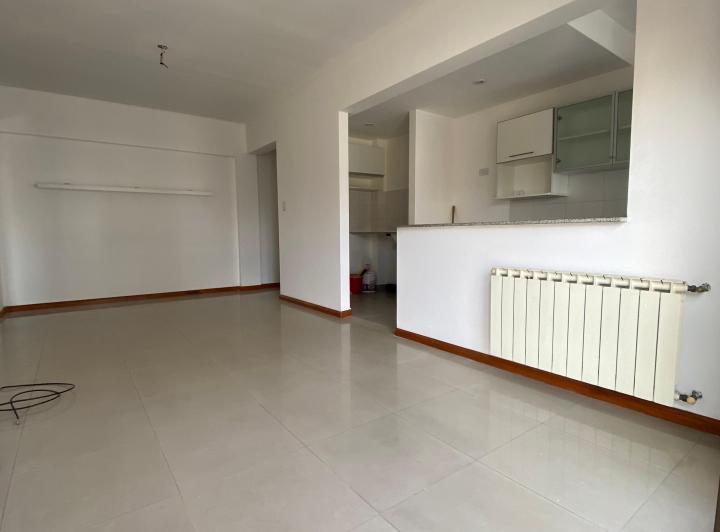 Amplio departamento de 2 amb c/fte en alquiler Avellaneda Centro 1
