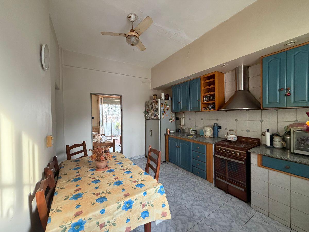 Foto de Departamento tipo casa al frente – 1er piso por escalera - Avellaneda, imagen 3