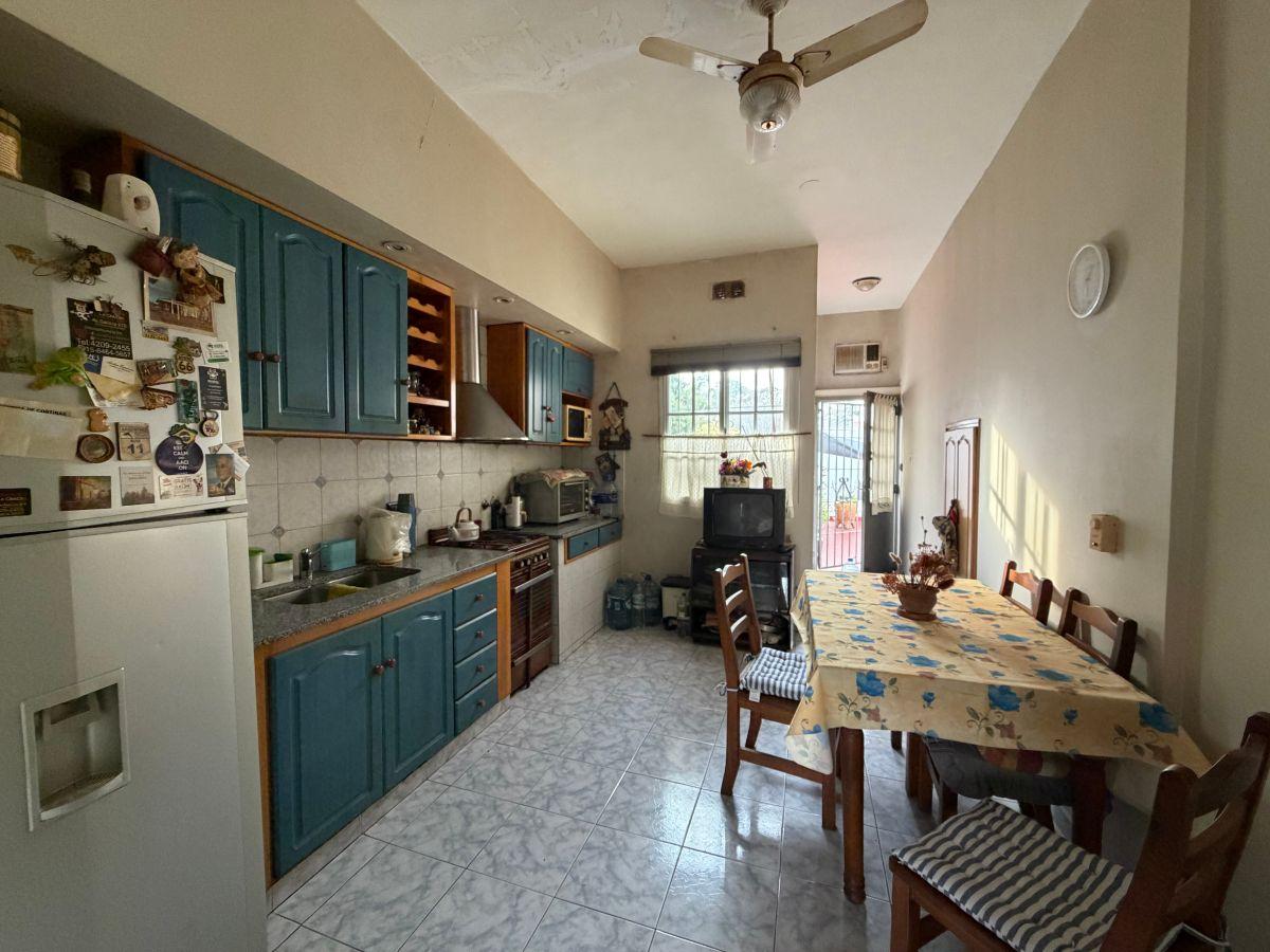 Foto de Departamento tipo casa al frente – 1er piso por escalera - Avellaneda, imagen 1