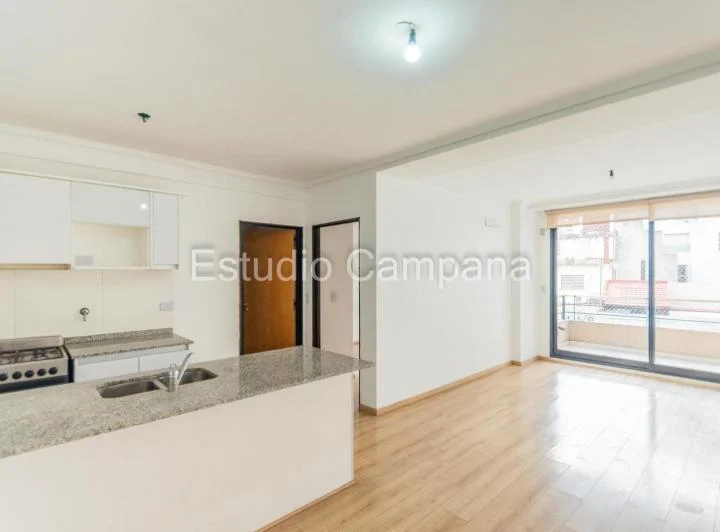 Departamento en Alquiler. Dos ambientes. Balcón terraza. Amenities. Flores 4