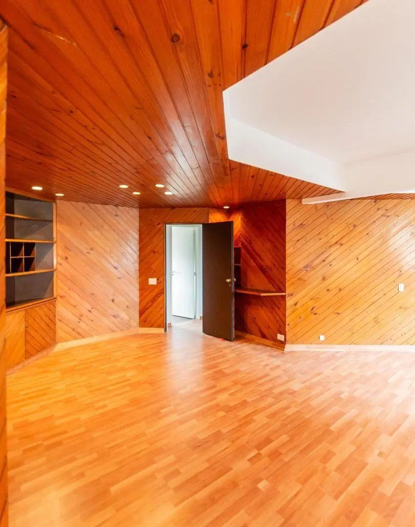 Departamento en Alquiler. Cinco ambientes. Espacio guardacoches. Muy luminoso. Belgrano 5