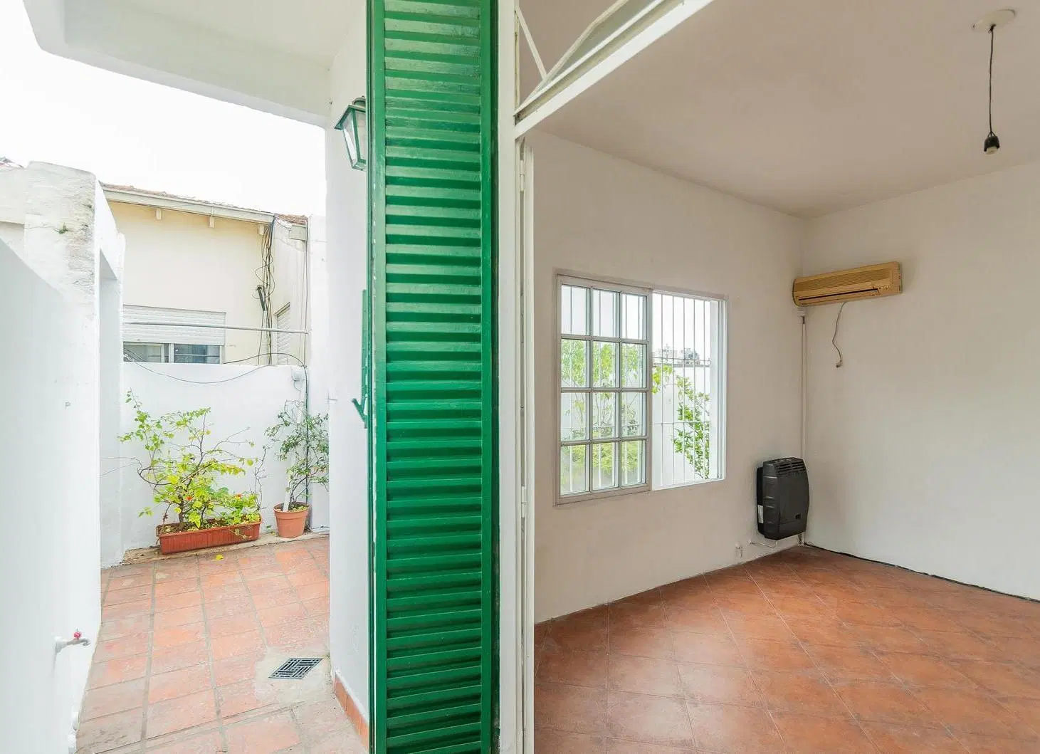 Venta de PH de dos ambiuentes. Con patio propio. Luminoso. Parque Chas 2