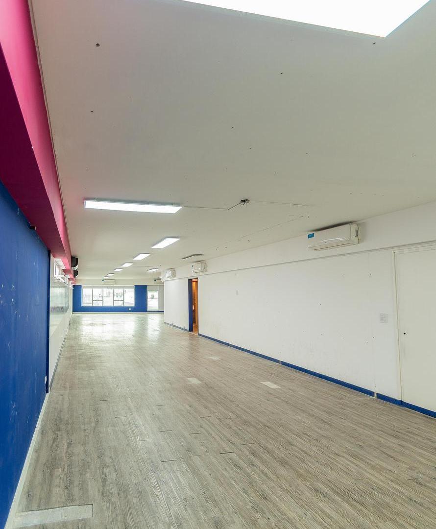 Foto de Oficinas en Venta. Dos coheras. Frente y contrafrente. Boedo, imagen 4