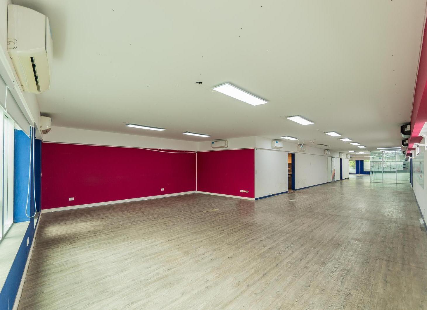 Foto de Oficinas en Venta. Dos coheras. Frente y contrafrente. Boedo, imagen 3