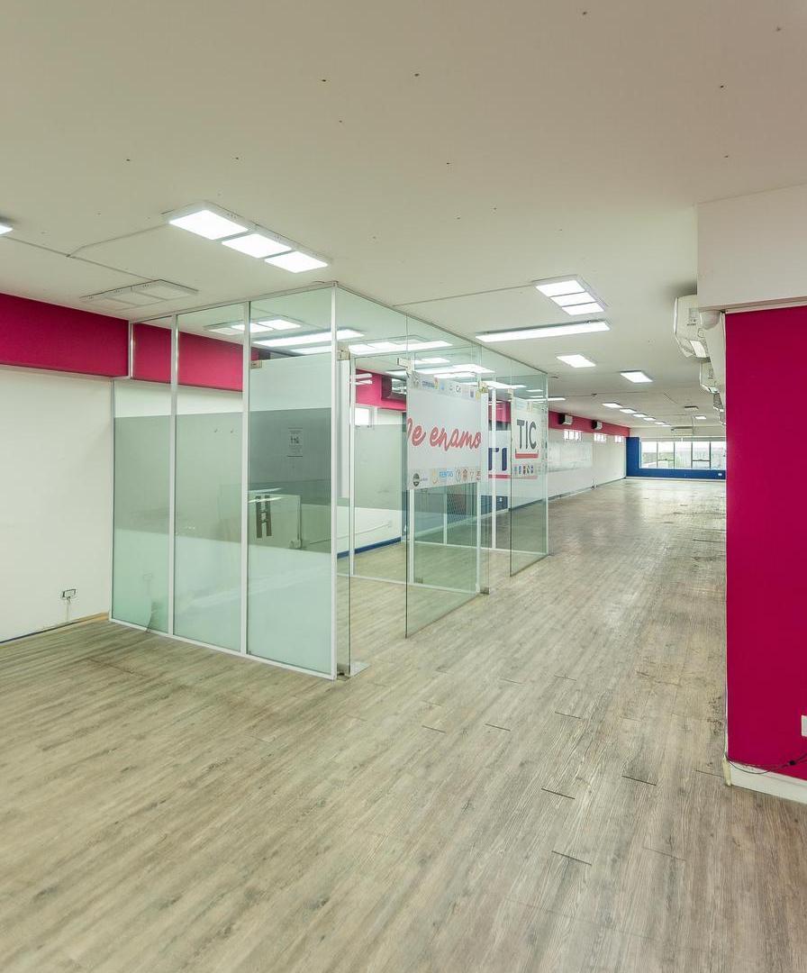 Foto de Oficinas en Venta. Dos coheras. Frente y contrafrente. Boedo, imagen 1