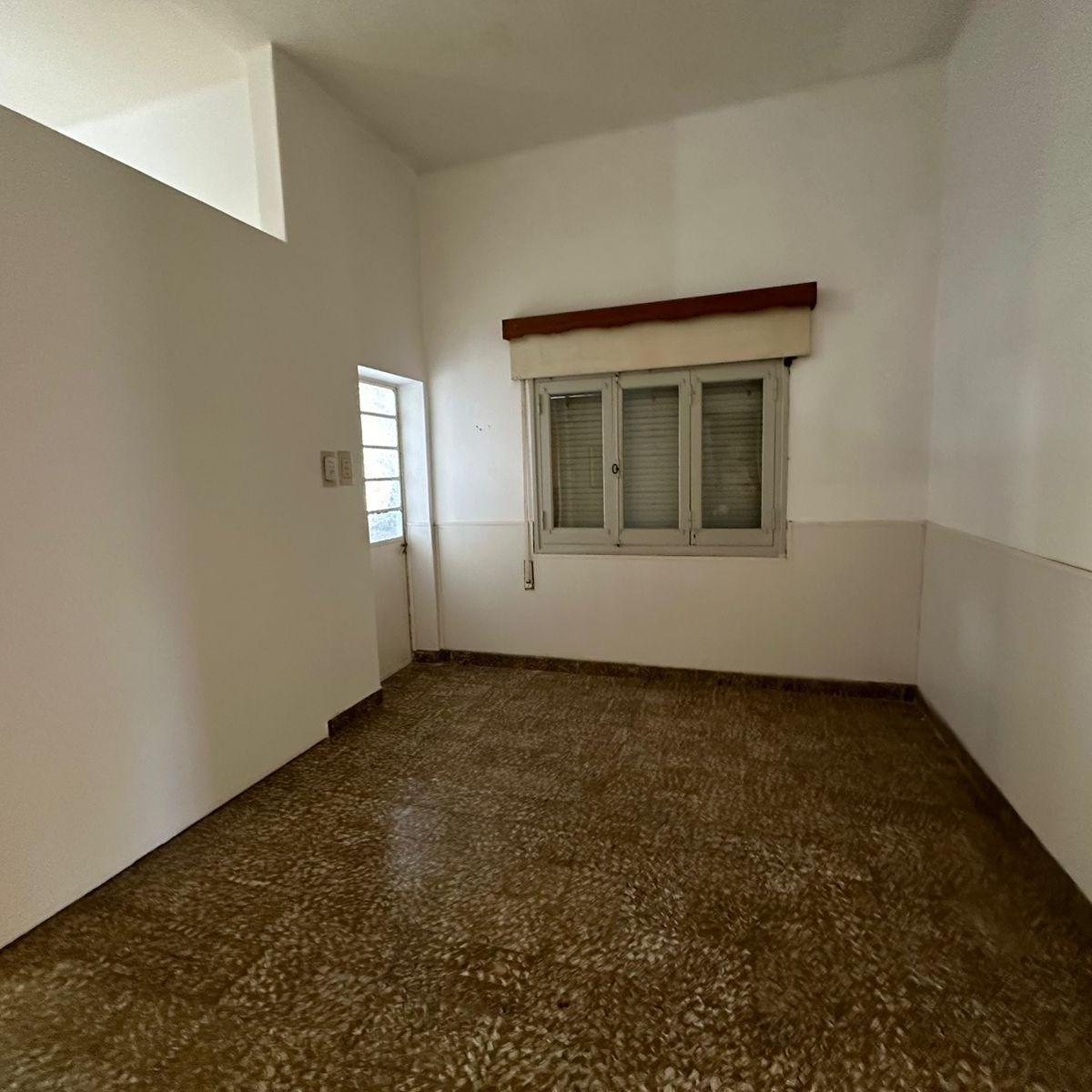 Venta Casa de 2 Dorm. Céntrica 4