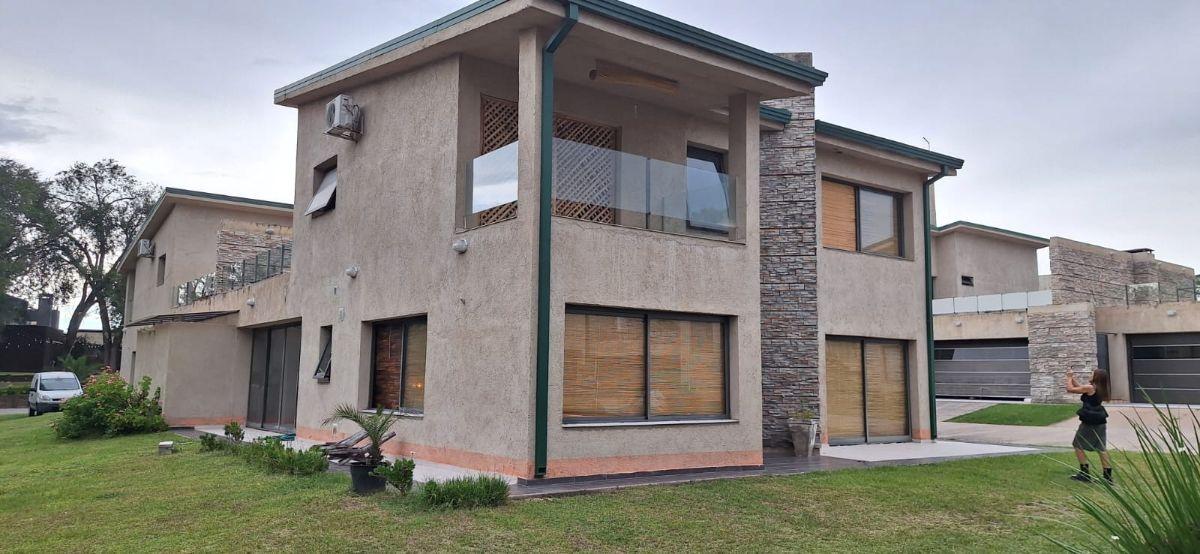 Gran Dúplex en venta en La Arbolada Hollywood – Categoría