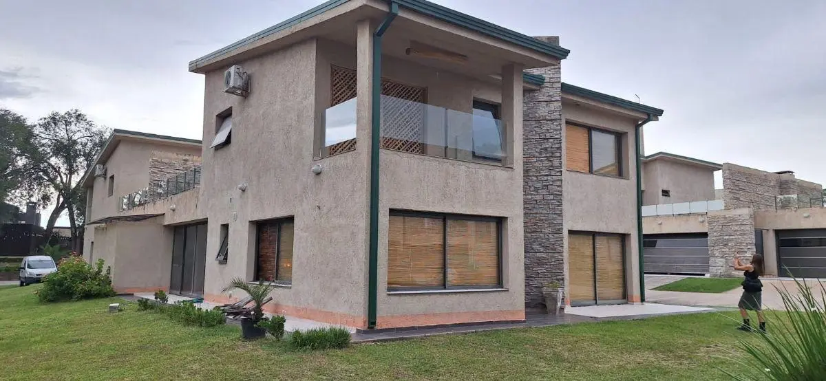 Gran Dúplex en venta en La Arbolada Hollywood – Categoría 1