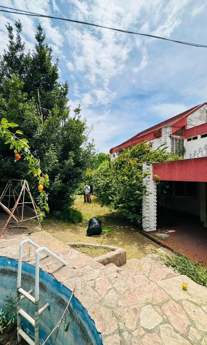 Casa de Dos Plantas en Esquina Bien Equipada y con Todo El Confort en Castelar 2