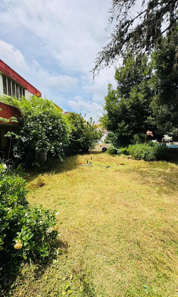 Casa de Dos Plantas en Esquina Bien Equipada y con Todo El Confort en Castelar 3