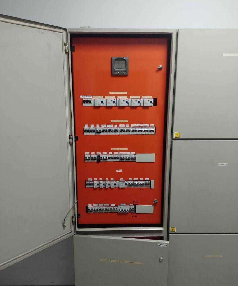 Foto de SE ALQUILA ÁMPLIO LOCAL DONDE FUNCIONÓ IMPORTANTE ENTIDAD BANCARIA, imagen 5