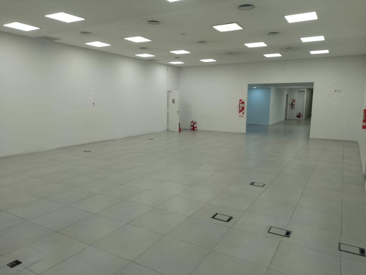 Foto de SE ALQUILA ÁMPLIO LOCAL DONDE FUNCIONÓ IMPORTANTE ENTIDAD BANCARIA, imagen 1