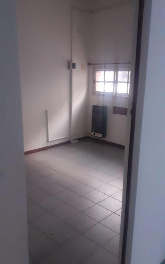 Foto de Edificio de 4 Plantas a 3 Cuadras de Los Tribunales de Morón Ideal Uso, imagen 2