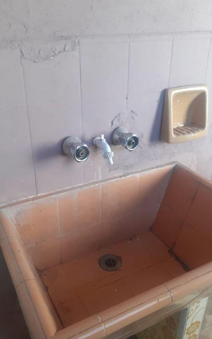 Foto de SE ALQUILA CASA DE 3 AMBIENTES A POCAS CUADRAS DE AV. HIP. YRIGOYEN EN, imagen 5