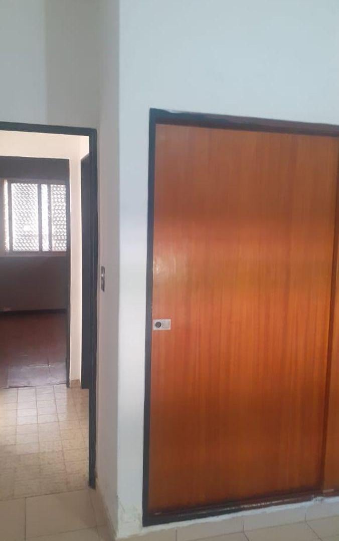 Foto de SE ALQUILA CASA DE 3 AMBIENTES A POCAS CUADRAS DE AV. HIP. YRIGOYEN EN, imagen 2