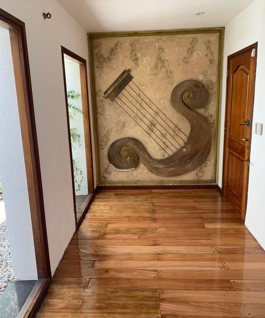 ESPECTACULAR casa en venta de 5 dormitorios con cochera para 3 autos en Barrio Paso de los Andes
