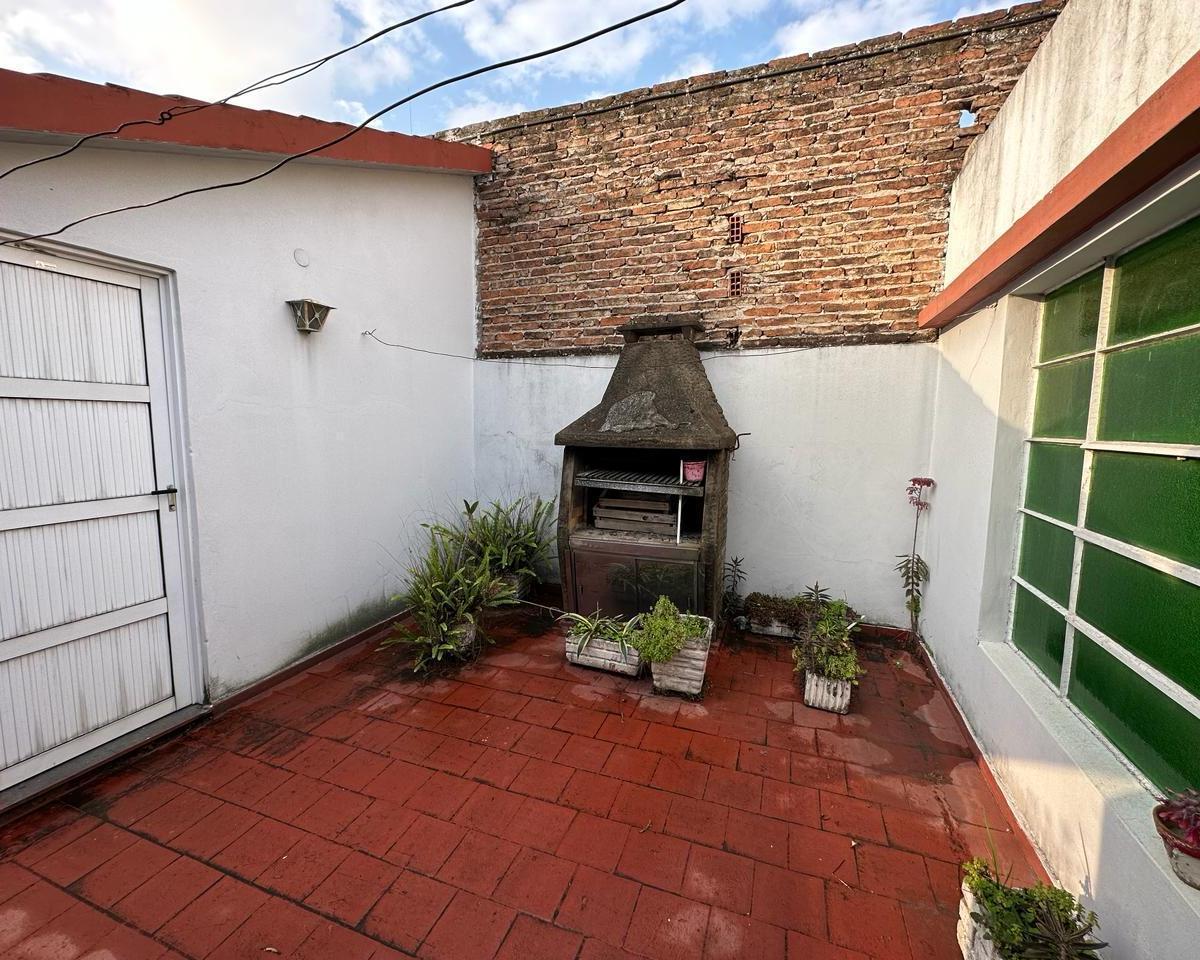 Casa en Venta en Lanus con Local Comercial 1