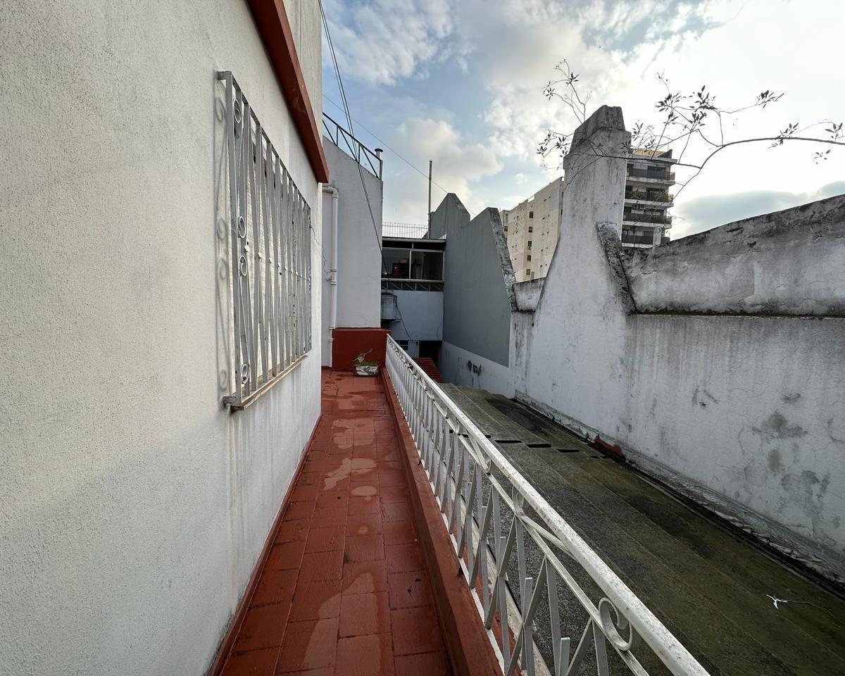 Casa en Venta en Lanus con Local Comercial 5