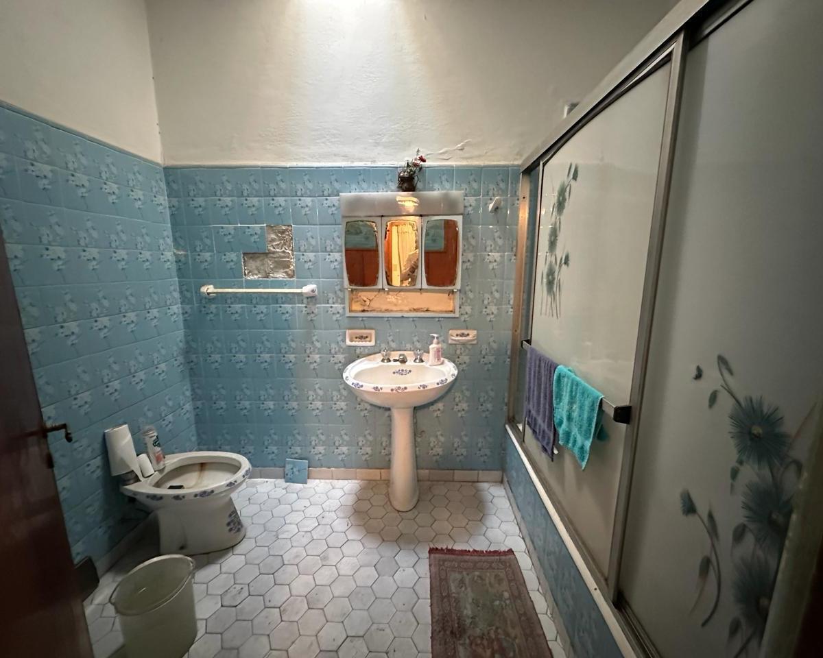 Casa en Venta en Lanus con Local Comercial 4