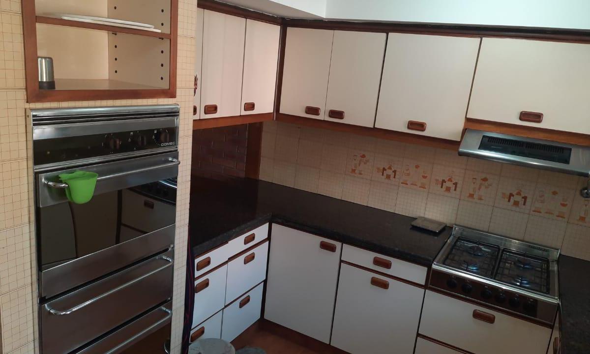 Casa en Venta en Parque Chacabuco, Pileta, Jardín, Quincho, Parrilla, Cocheras. 2