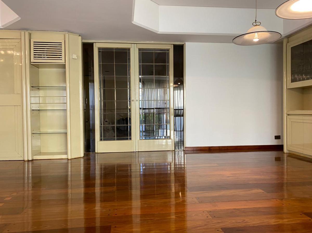 Casa en Venta en Parque Chacabuco, Pileta, Jardín, Quincho, Parrilla, Cocheras. 1