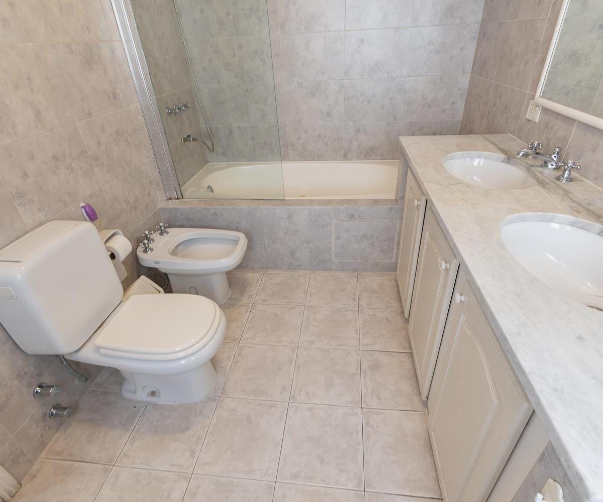 Casa en Venta en Villa Ortuzar de 6 Ambientes con Cochera 2