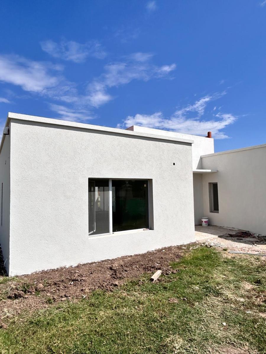 Oportunidad Venta ! Casa Hermosa a Terminar. 3dormitorios 3baños en San Vicente.