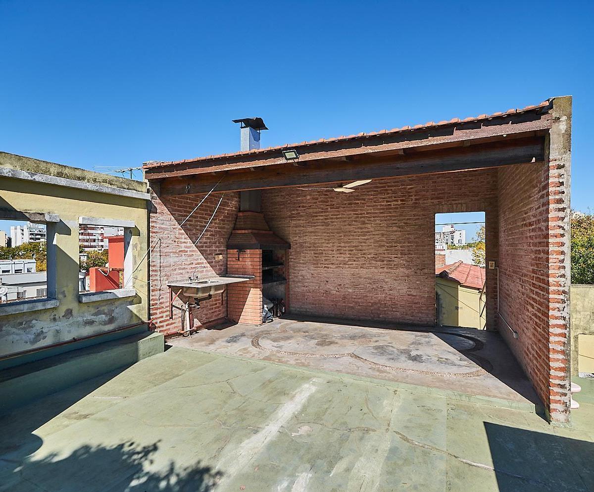 Venta * Chacarita * Casa en Esquina Sobre Lote Propio 2