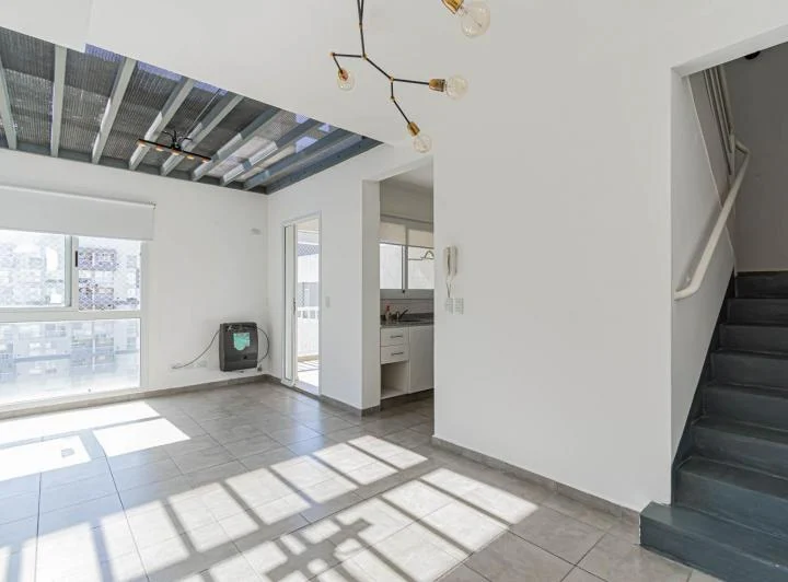 Departamento 2 amb   escritorio en duplex  cochera cubierta Parque Patricios Estación Buenos Aires 1